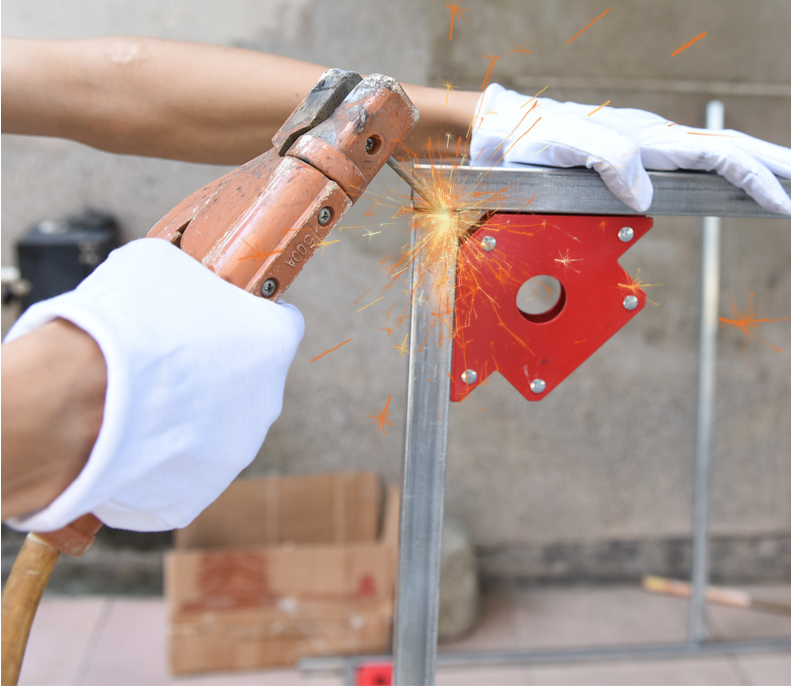 Magnetic welding holder set